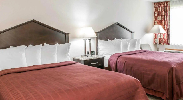 Четырёхместный номер Standard Quality Inn Fort Wayne