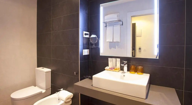 Одноместный номер Standard с балконом Hotel Pompaelo Plaza del Ayuntamiento & Spa