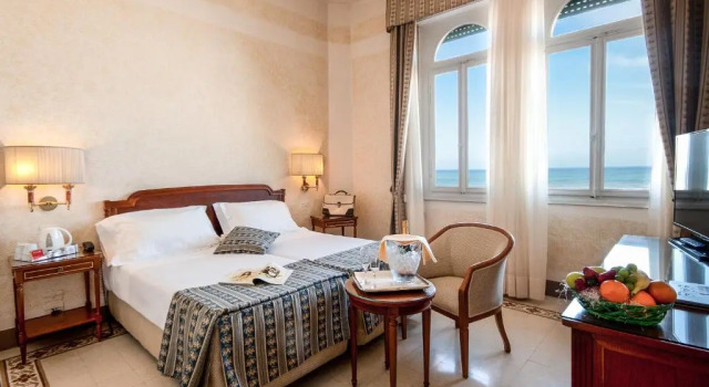 Двухместный с видом на море номер Grand Hotel Royal