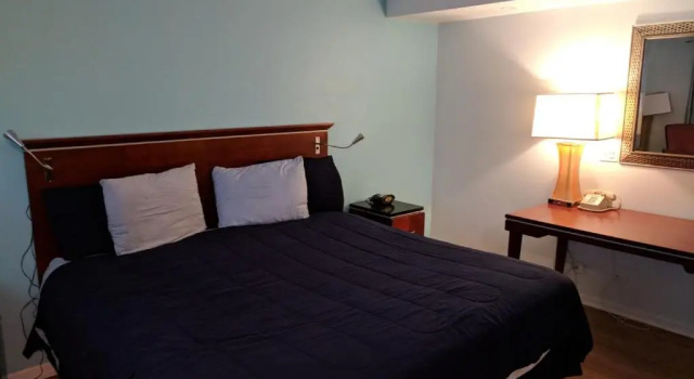 Четырёхместный номер Standard Skylark Motel