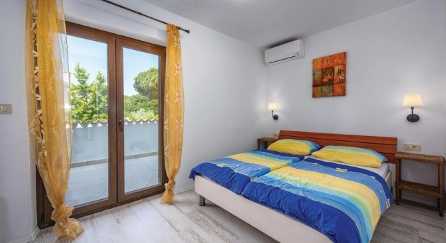 Awesome Home in Rovinj With Wifi and 6 Bedrooms, Забронировать Отель Отели Rovinj Riviera 3 звезды, 3*