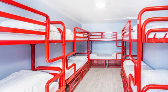 Кровать в общем номере (женский номер) Astor Victoria Hostel