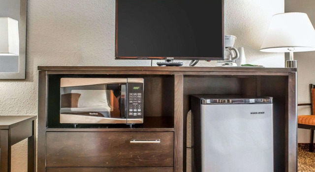 Четырёхместный номер Standard Rodeway Inn Milford