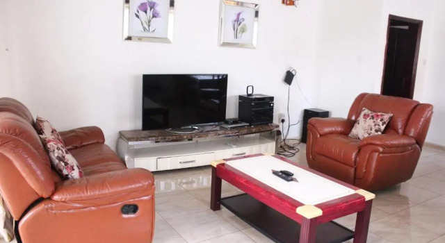 Коттедж Muyenga Luxury Vacation Home