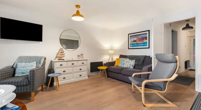 2 Beach Court - Direct Beach Access Sea Views, Забронировать Апартаменты/квартира Сондерсфут 