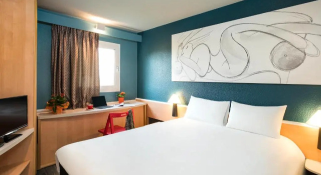 Трёхместный номер Standard Hotel ibis Narbonne