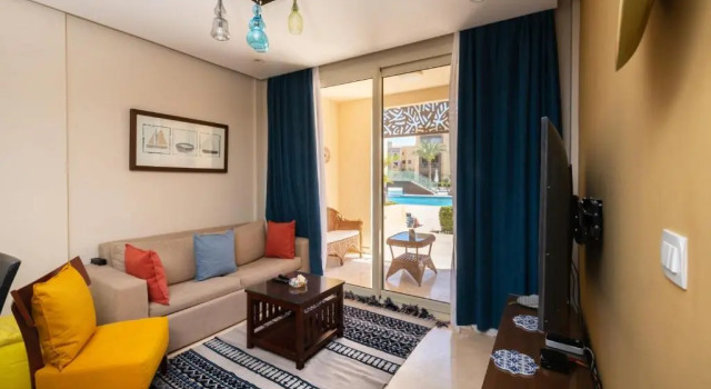 Апартаменты Jazzy 1BDR w Outdoor Pool View Terrace Free Pool & Beach Access