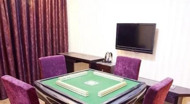 Hengdian Pineapple Hotel, Rezerwuj Hotel Hengdian Zhejiang