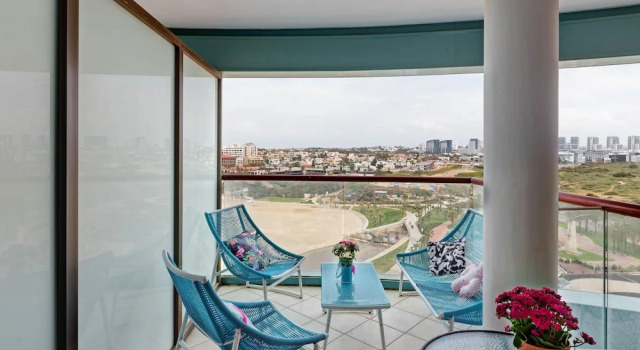 Апартаменты Beach Front Stylish Hugh 2DBR