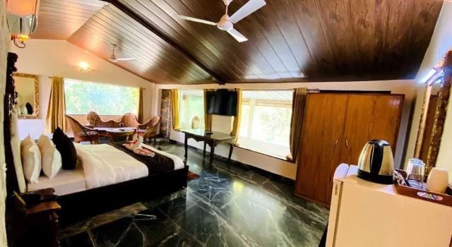 Lohagarh Corbett Resort, Rezervovat Lázně / Resort Belparao Uttarakhand