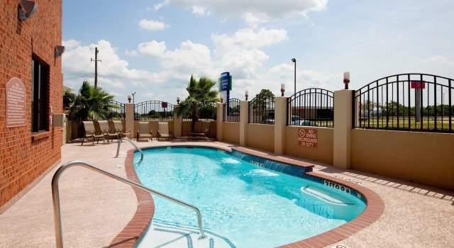 Holiday Inn Express Hotel & Suites La Porte, Book Hotel La Porte Houston