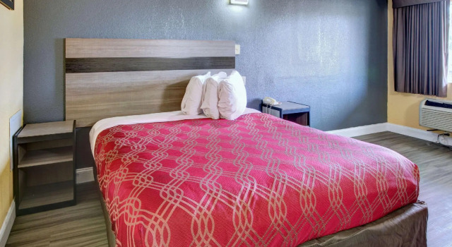 Двухместный номер Econo Lodge at Military Circle