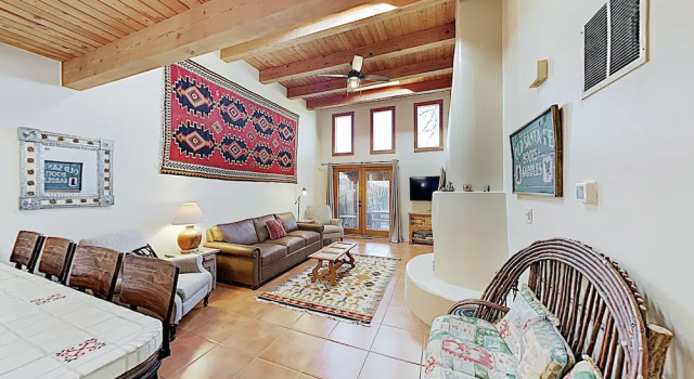Southwest-chic W/ Private Yard 2 Bedroom Condo, Varaa Huoneisto Santa Fe New Mexico