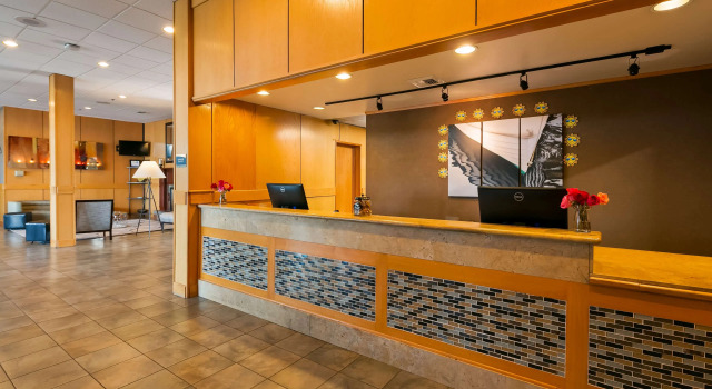 Best Western Plus Silverdale Beach Hotel, Забронировать Отель Силвердейл штат Вашингтон