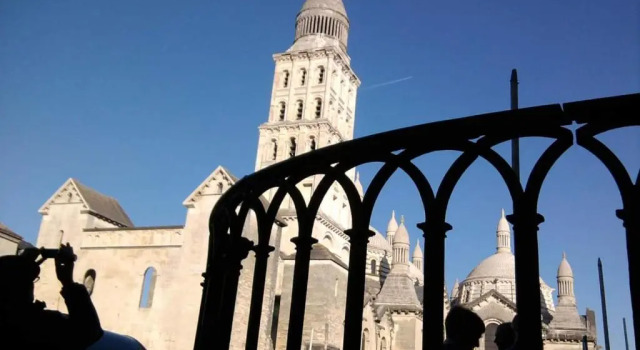 Апартаменты Logis 8 St Front gite urbain Périgueux