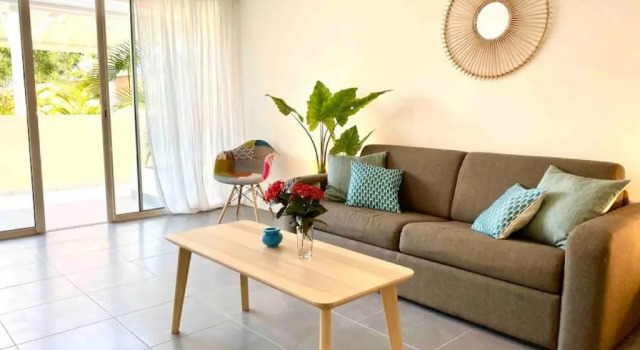 Апартаменты Beautiful suite S6, pool, sea view, Pinel Island