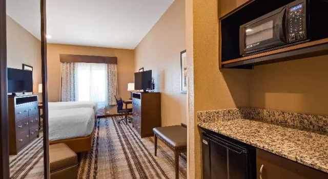 Четырёхместный номер Standard Best Western Plus Overland Inn
