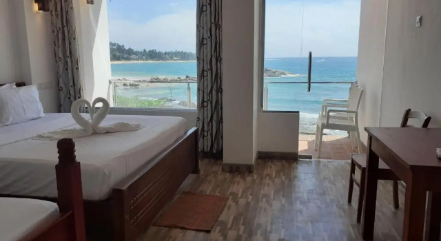 Трёхместный номер Superior c 1 комнатой рядом с пляжем Coral Beach Hotel