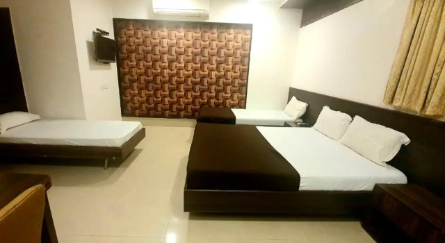 Четырёхместный номер Deluxe с красивым видом из окна Hotel Shambuji