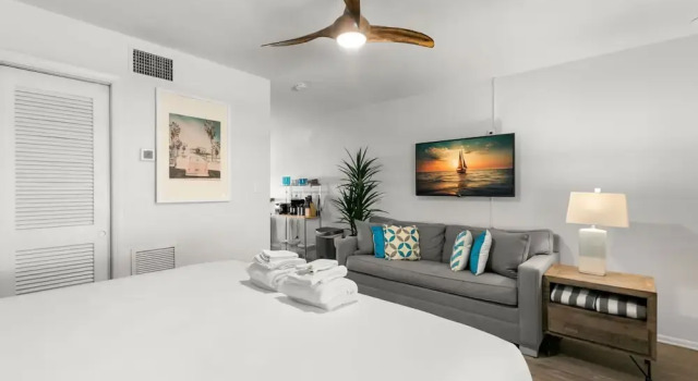 Studio w/ King Bed Heated Pool, Steps to Beach!, Забронировать Апарт-отель Апарт-отели Клируотер-Бич, Апарт-отель