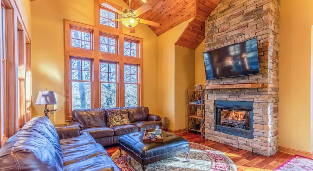 Bearfoot Lodge at Echota
