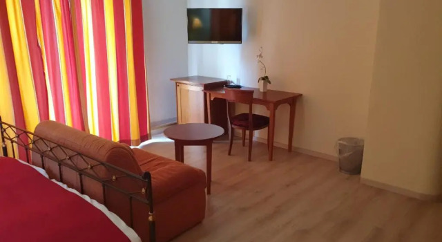 Трёхместный номер Comfort Hotel-Events Adlerpalast
