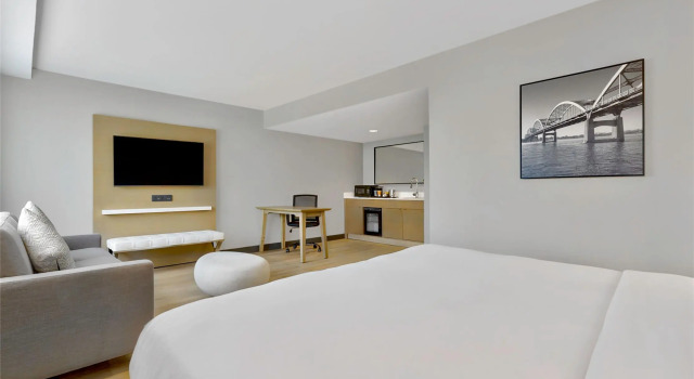 Двухместный номер Standard с частичным видом DoubleTree by Hilton Davenport