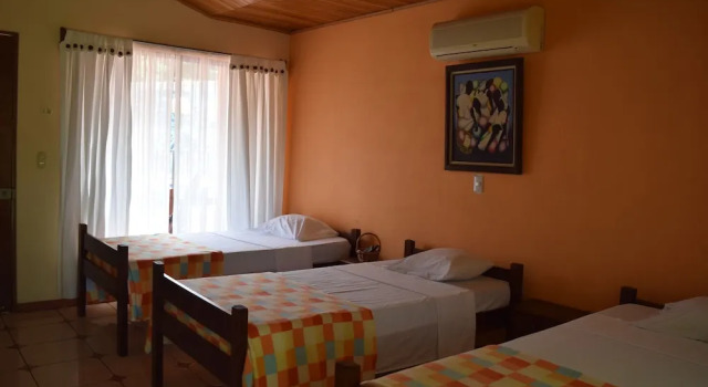 Трёхместный номер Standard с балконом Hotel y Restaurante Las Tablitas
