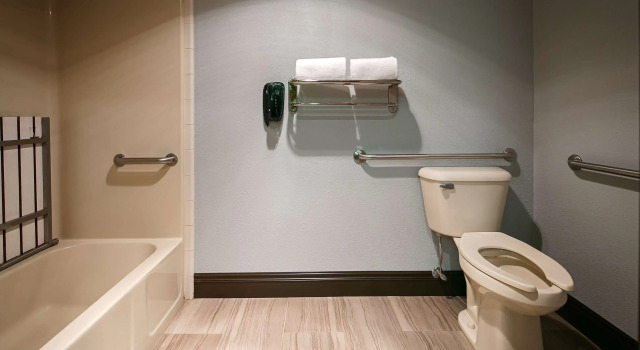 Четырёхместный люкс Best Western Plus Rama Inn & Suites
