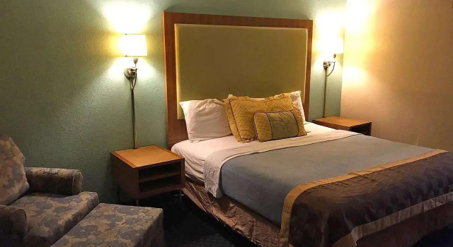 Двухместный люкс Baymont Inn by Wyndham Odessa University Area