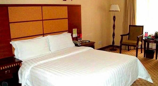 Shenzhen Golden Harbor Hotel, Rezerwuj Hotel Hotele w Shenzhen z parkingiem, Parking