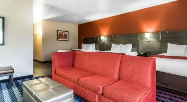 Шестиместный люкс Comfort Suites Fairgrounds West