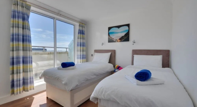 Blue Lagoon View, Забронировать Отель Бизнес-отели Англии, 4* 5*