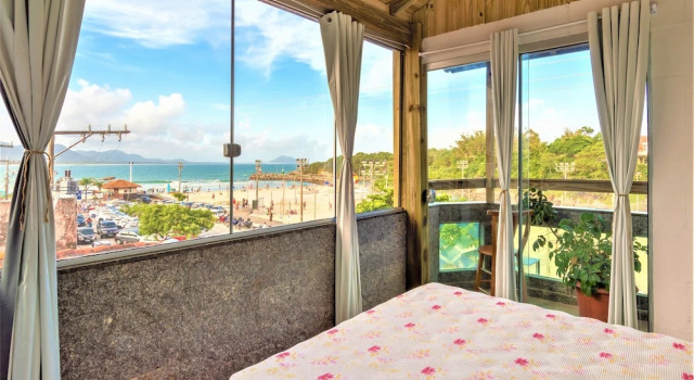 Двухместный номер Standard с балконом и с видом на океан Sea Wolf Surf Hostel