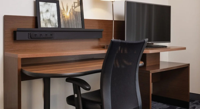 Люкс Fairfield Inn & Suites by Marriott Waterloo Cedar Falls
