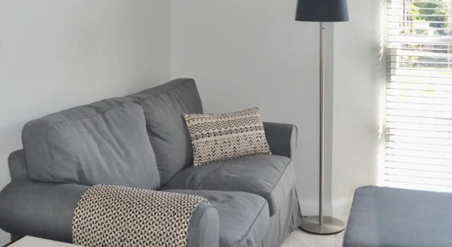 Коттедж Modern home close to town Free Parking, Free Wifi, Dogs Allowed, Torquay, Sleeps Four