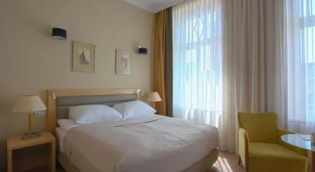 Brass Suites, Забронировать Отель Лодзь Лодзинское воеводство, рядом с Улица Петрковская