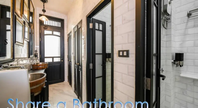 Кровать в общем номере DE Phanakron Boutique Hotel