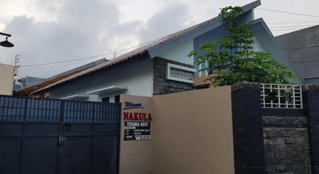 RedDoorz Syariah near RSUD Tuban, Book Hotel Hotels in Tuban with Parking, Parking