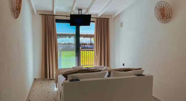 Номер Standard c 1 комнатой с видом на море Thanos Hotel