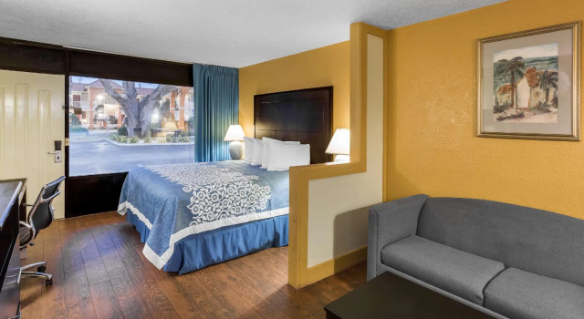 Двухместный люкс c 1 комнатой Days Inn & Suites by Wyndham Port Richey