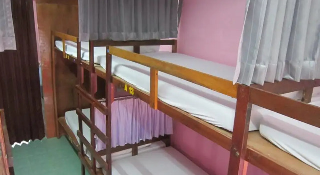 Кровать в общем номере Lucky Homestay