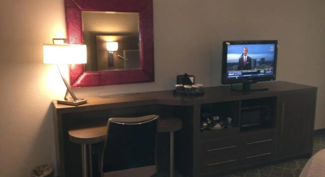 Номер Standard DoubleTree by Hilton Winston Salem - University, NC