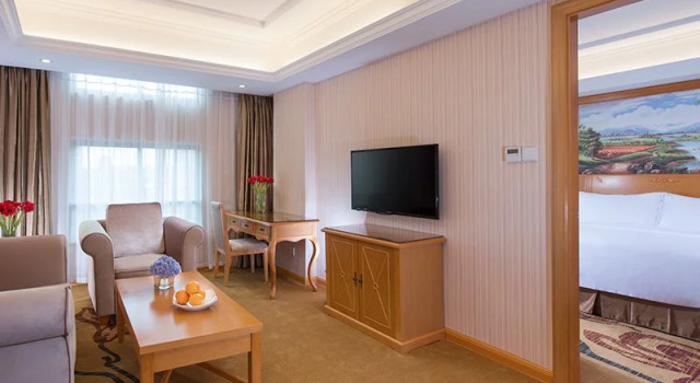 Vienna Hotel Shenzhen Dalang Clothing Base, Rezerwuj Hotel Hotele w Shenzhen z parkingiem, Parking