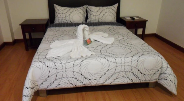 Inn KM 13.5 and Giuseppe Italian Restaurant, Rezervasyon Otel Dauin Negros Oriental