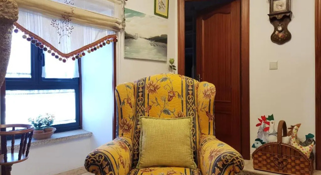 Virginia Redondela, Book Hotel Redondela 