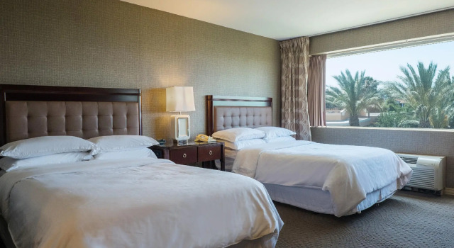 Четырёхместный номер Standard Sheraton Ontario Airport Hotel