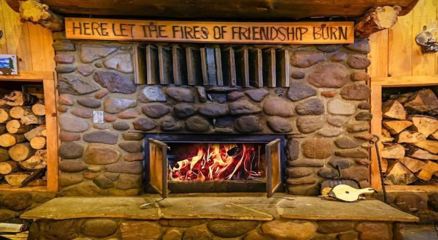 Sun Mountain Ranch Bunkhouse - Near Crater Lake, Rezerwuj Dom wakacyjny Hotele w Fort Klamath z parkingiem, Parking
