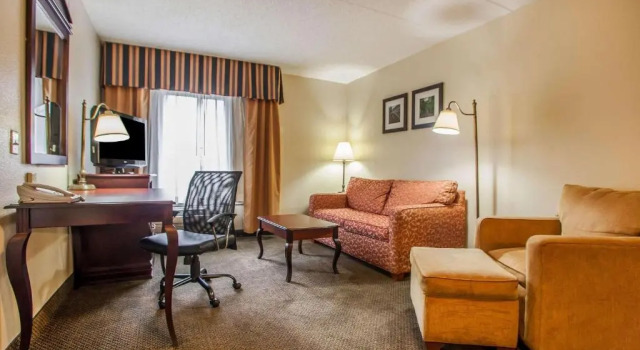 Люкс Comfort Inn & Suites Somerset - New Brunswick