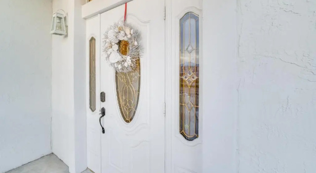 Коттедж 4BR house, 2 blocks from the beach